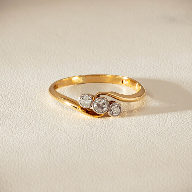 Vintage 18ct Yellow Gold .15ct Old-Cut Diamond Twist Ring