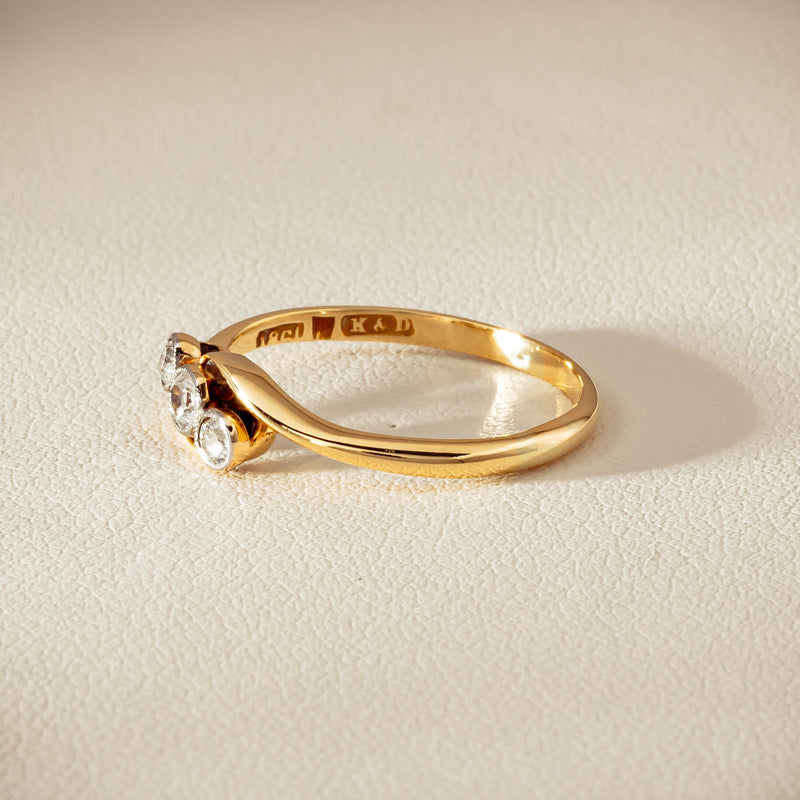 Vintage 18ct Yellow Gold .15ct Old-Cut Diamond Twist Ring