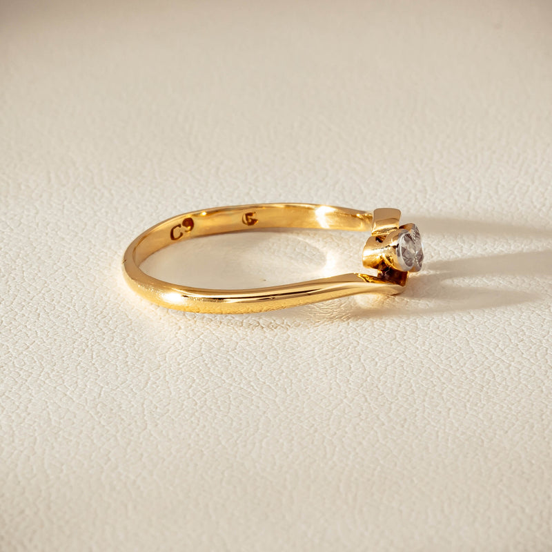 Vintage 18ct Yellow Gold .15ct Old-Cut Diamond Twist Ring
