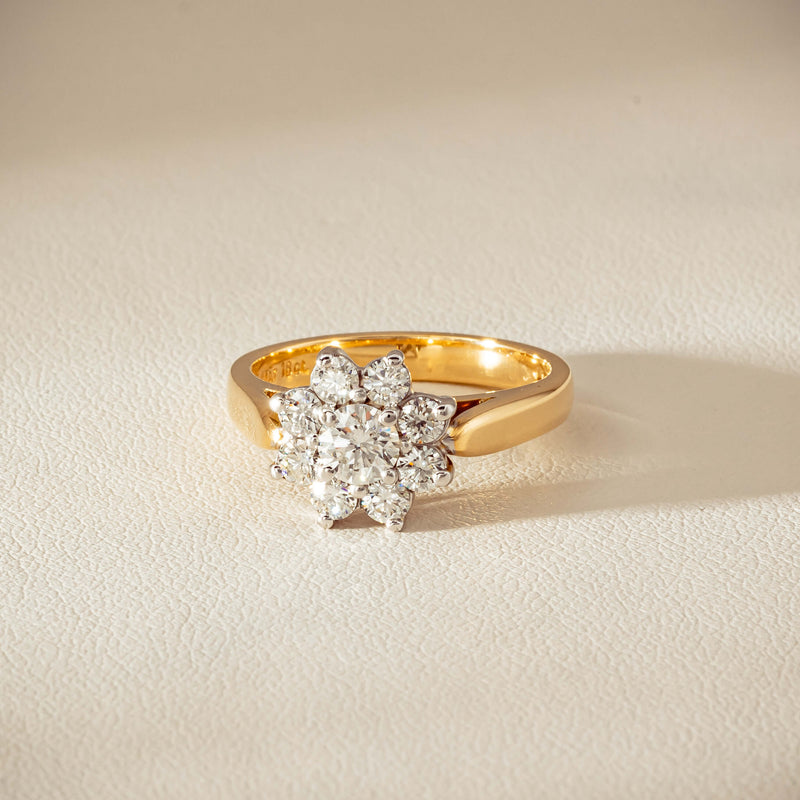 Deja Vu 18ct Yellow Gold 1.00ct Diamond Cluster Ring