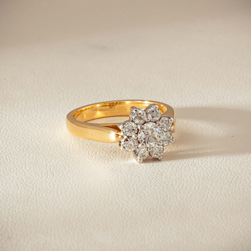 Deja Vu 18ct Yellow Gold 1.00ct Diamond Cluster Ring