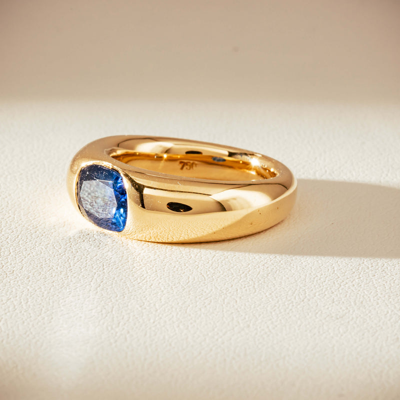 Vintage 18ct Yellow Gold 2.00ct Sapphire Ring-Ring-Walker & Hall