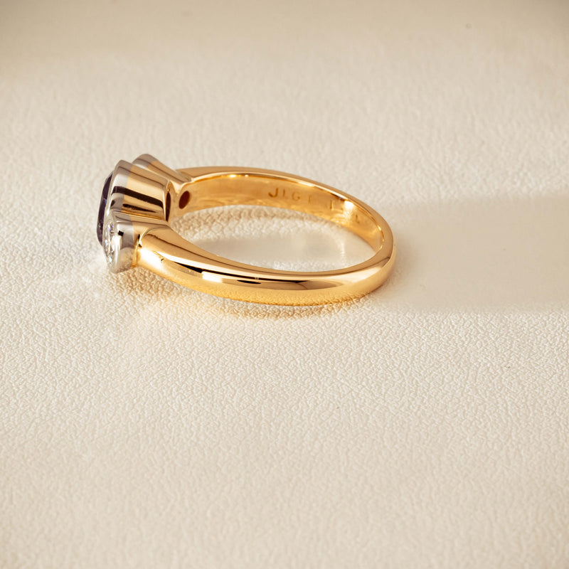 Deja Vu 18ct Yellow Gold 1.00ct Sapphire & Diamond Ring