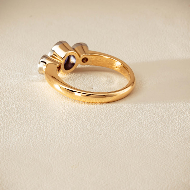 Deja Vu 18ct Yellow Gold 1.00ct Sapphire & Diamond Ring