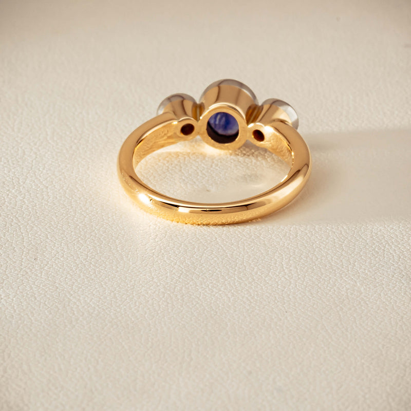 Deja Vu 18ct Yellow Gold 1.00ct Sapphire & Diamond Ring
