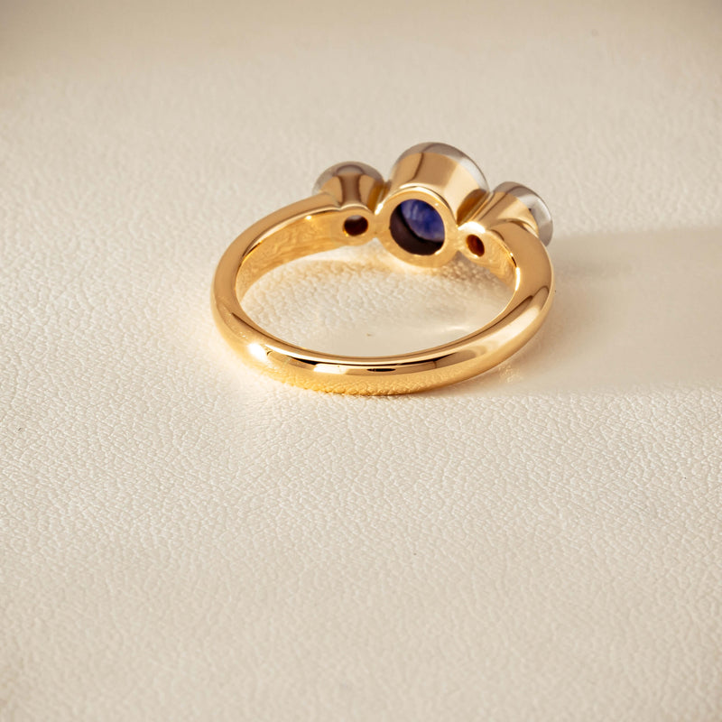 Deja Vu 18ct Yellow Gold 1.00ct Sapphire & Diamond Ring