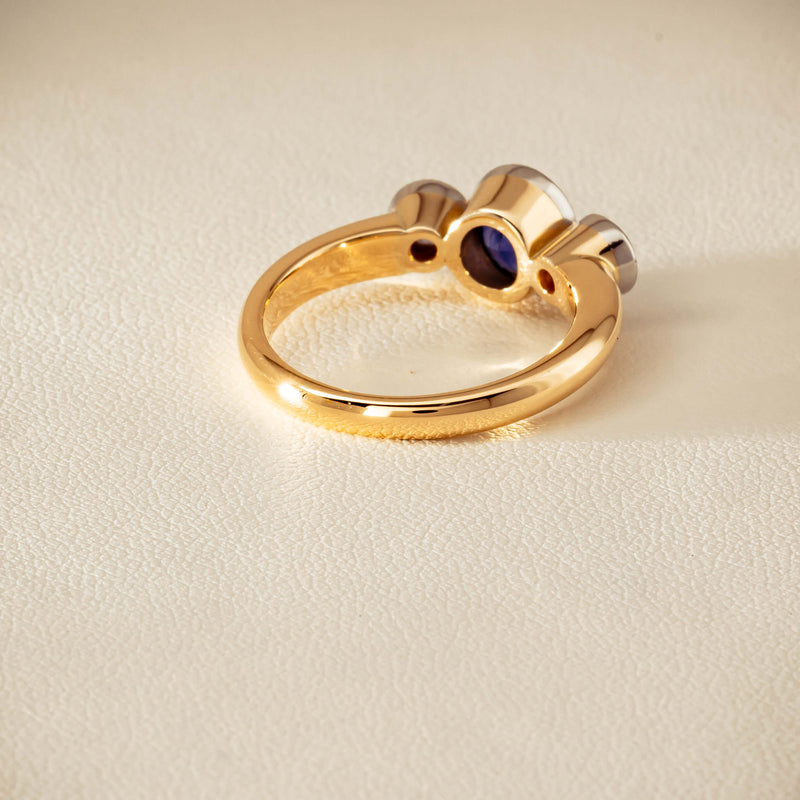Deja Vu 18ct Yellow Gold 1.00ct Sapphire & Diamond Ring