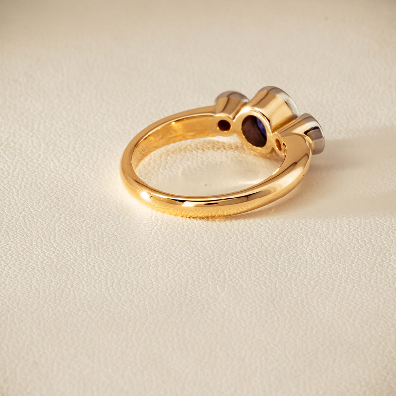 Deja Vu 18ct Yellow Gold 1.00ct Sapphire & Diamond Ring