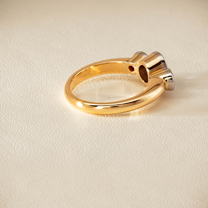 Deja Vu 18ct Yellow Gold 1.00ct Sapphire & Diamond Ring