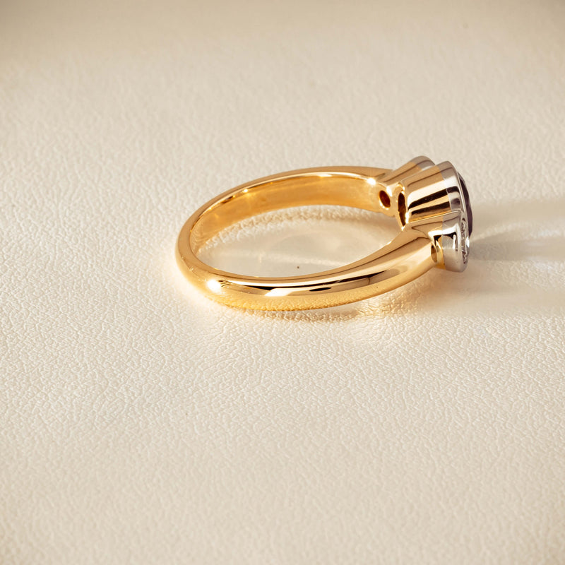 Deja Vu 18ct Yellow Gold 1.00ct Sapphire & Diamond Ring