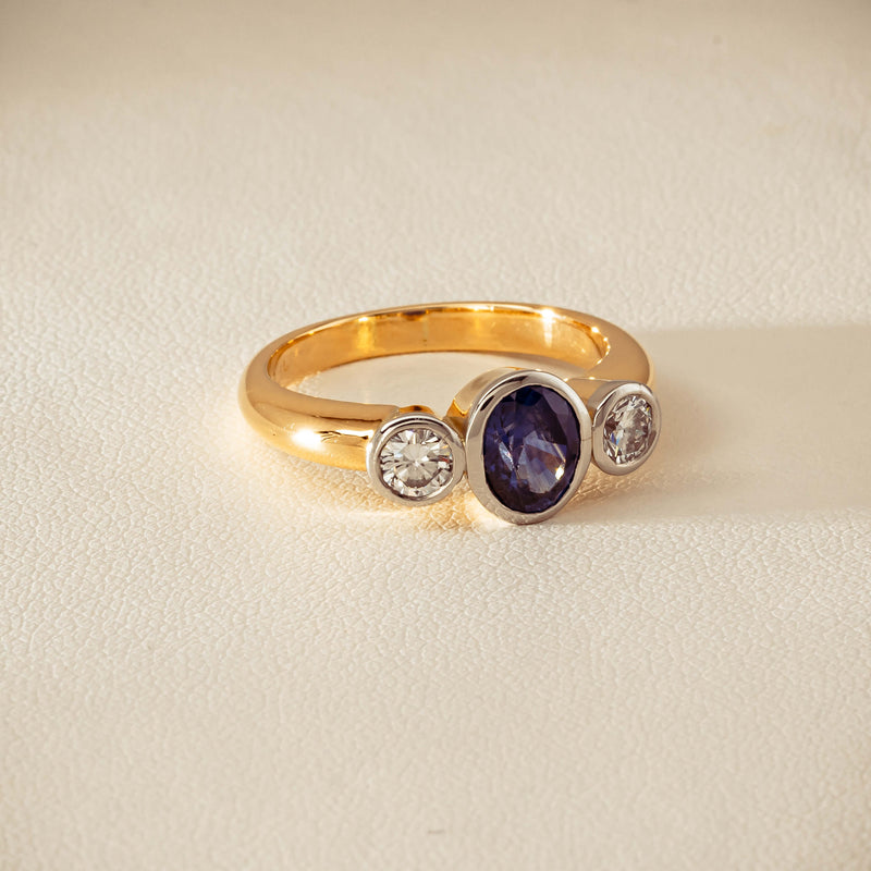 Deja Vu 18ct Yellow Gold 1.00ct Sapphire & Diamond Ring