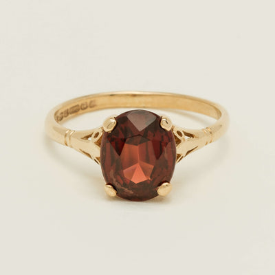 Deja Vu 9ct Yellow Gold 2.80ct Garnet Solitaire Ring