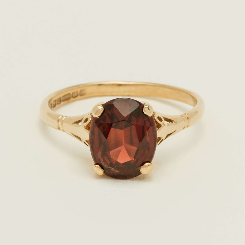Deja Vu 9ct Yellow Gold 2.80ct Garnet Solitaire Ring