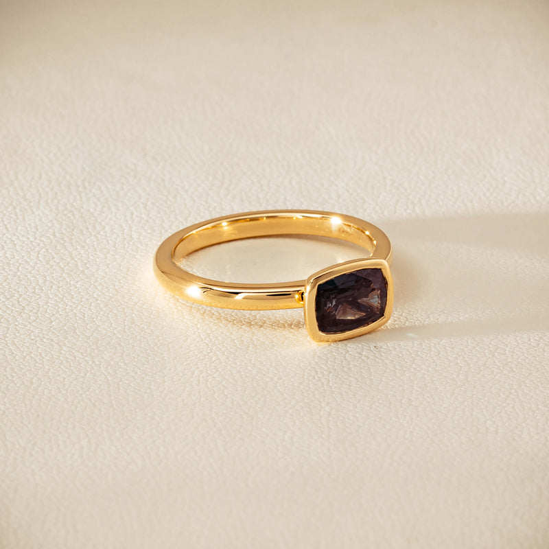 18ct Yellow Gold 1.23ct Teal Sapphire Rubover Set Ring - Ring - Walker & Hall
