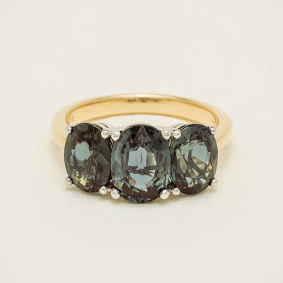 18ct Yellow Gold 5.58ct Green Sapphire Odyssey Ring