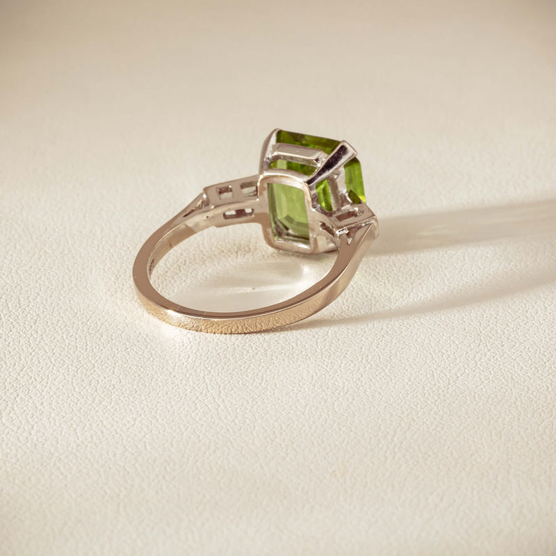 Deja Vu 18ct White Gold Peridot & Diamond Ring