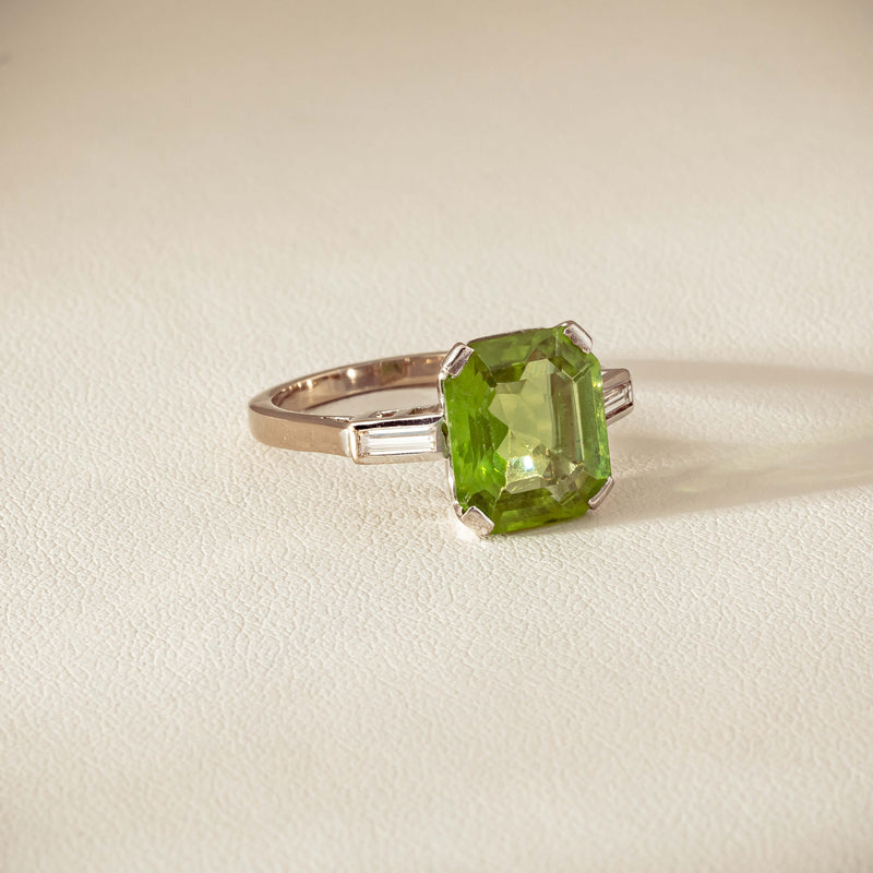 Deja Vu 18ct White Gold Peridot & Diamond Ring