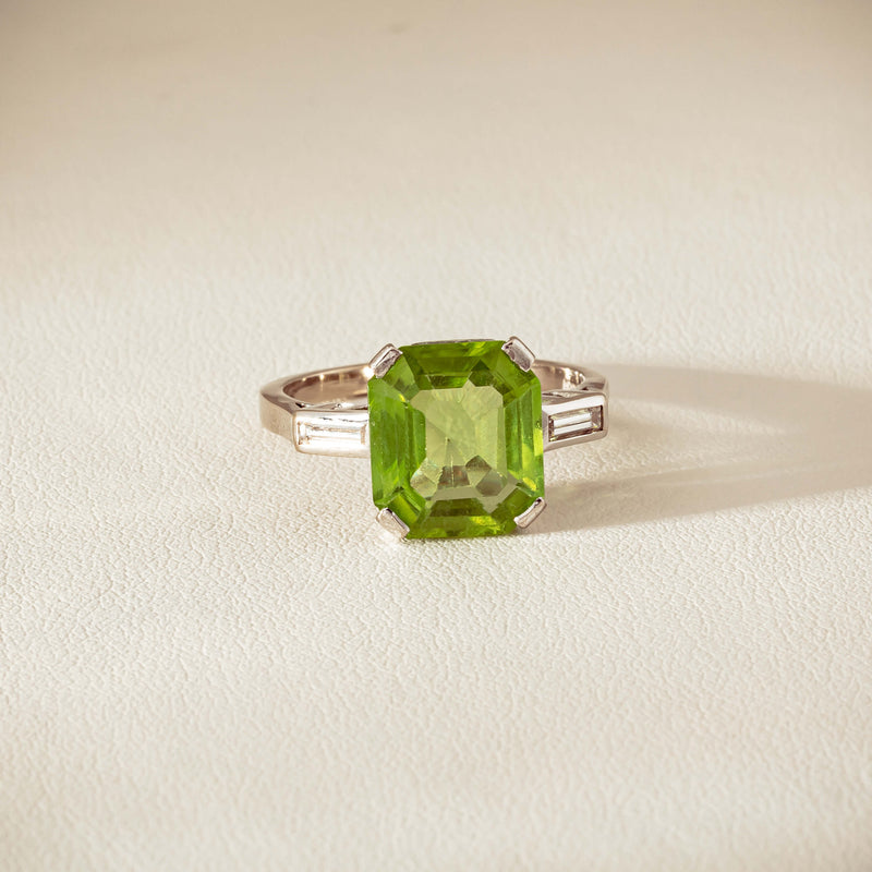Deja Vu 18ct White Gold Peridot & Diamond Ring