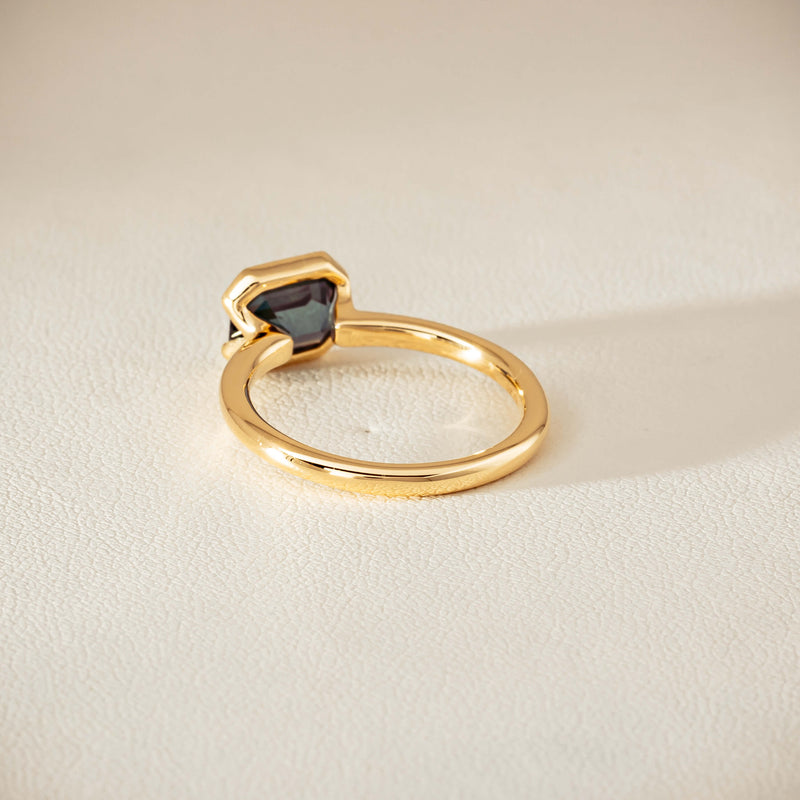18ct Yellow Gold 2.05ct Green Sapphire Elle Ring