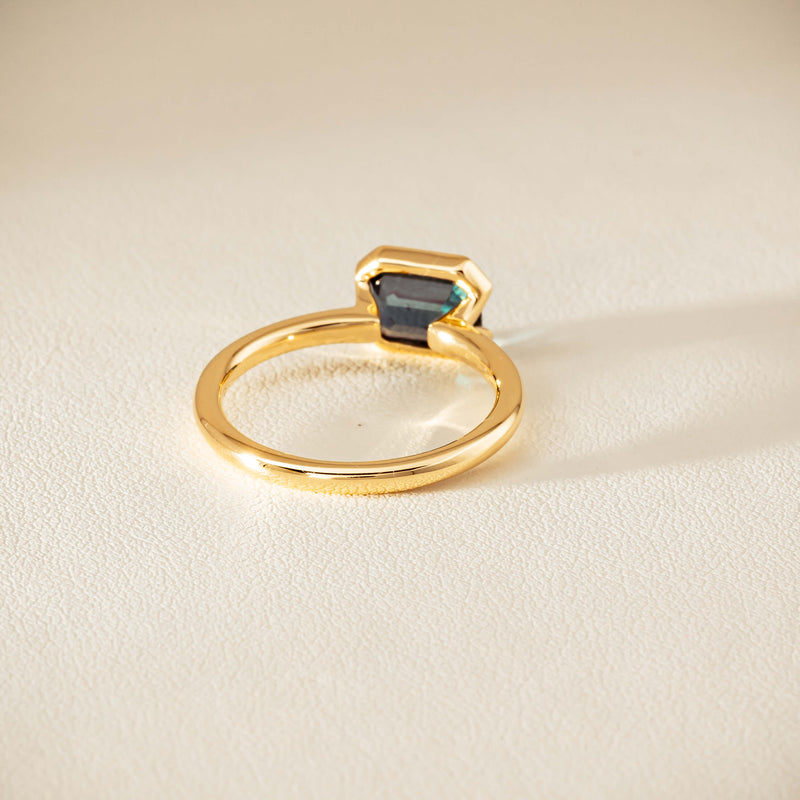 18ct Yellow Gold 2.05ct Green Sapphire Elle Ring