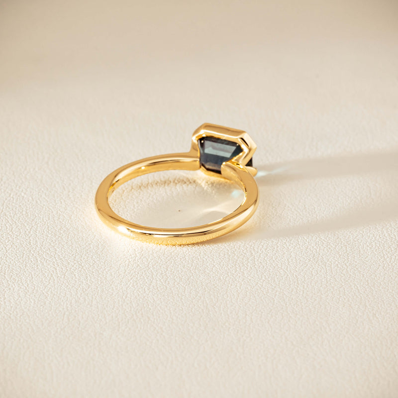 18ct Yellow Gold 2.05ct Green Sapphire Elle Ring
