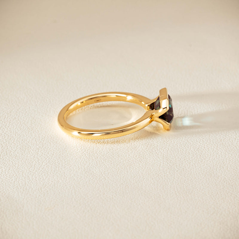 18ct Yellow Gold 2.05ct Green Sapphire Elle Ring