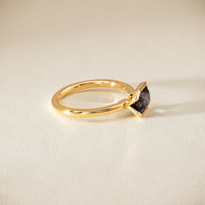 18ct Yellow Gold 2.05ct Green Sapphire Elle Ring