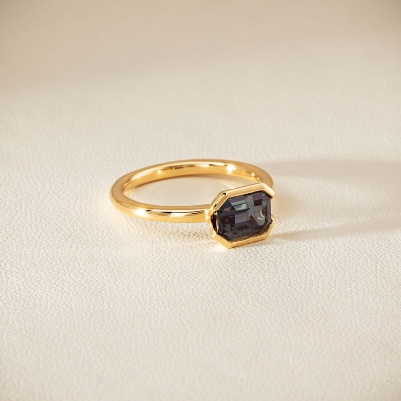 18ct Yellow Gold 2.05ct Green Sapphire Elle Ring