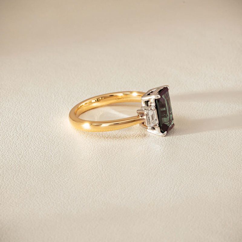 18ct Yellow Gold 2.35ct Green Sapphire Diamond Odyssey Ring