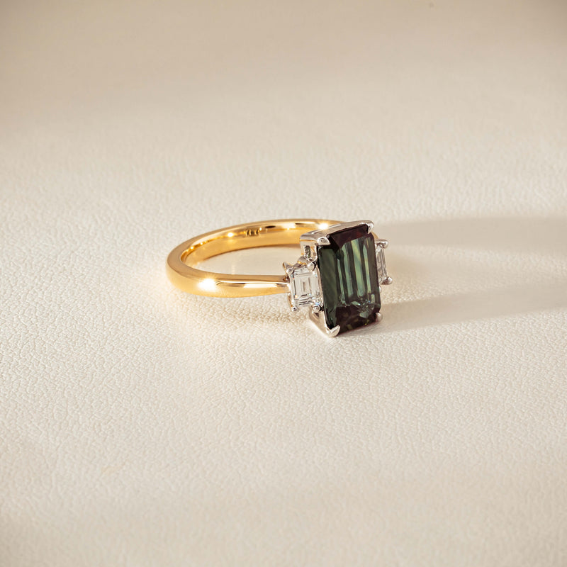 18ct Yellow Gold 2.35ct Green Sapphire Diamond Odyssey Ring