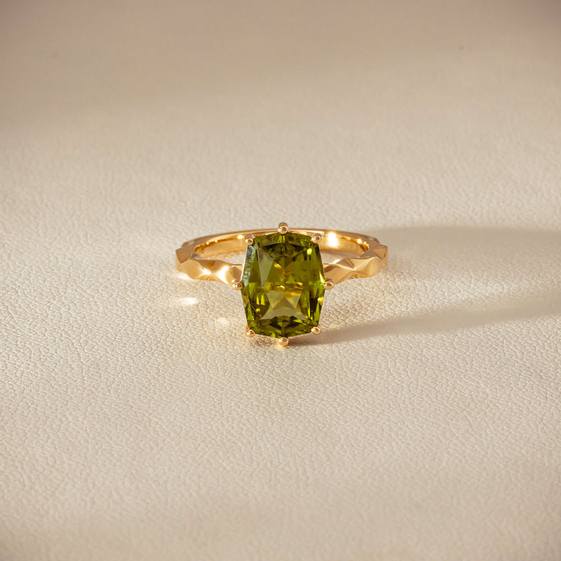 Deja Vu 18ct Yellow Gold 3.00ct Peridot Ring