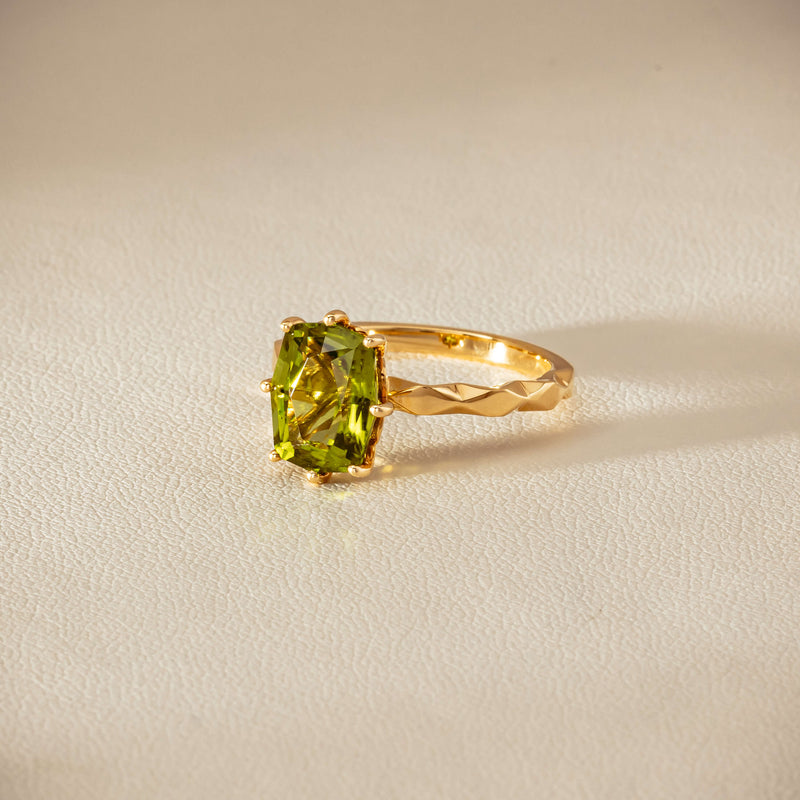 Deja Vu 18ct Yellow Gold 3.00ct Peridot Ring