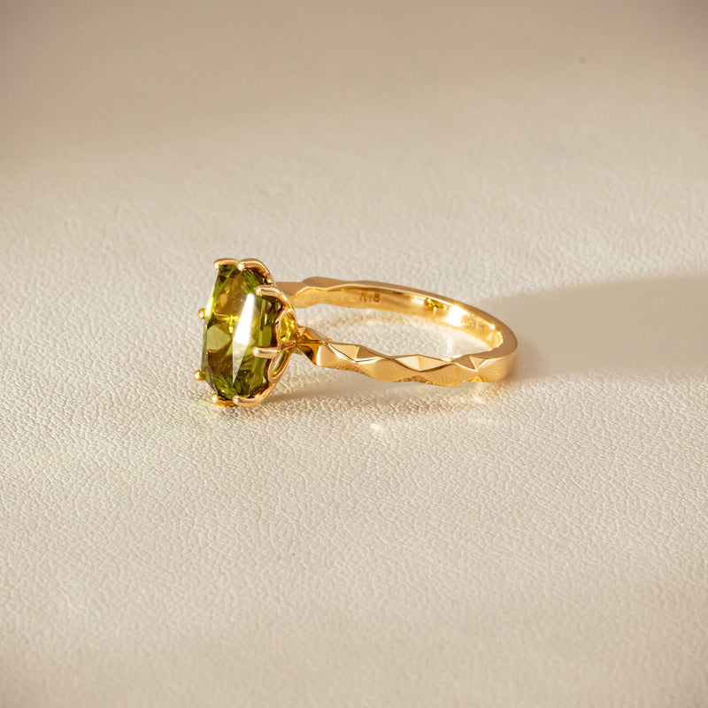 Deja Vu 18ct Yellow Gold 3.00ct Peridot Ring