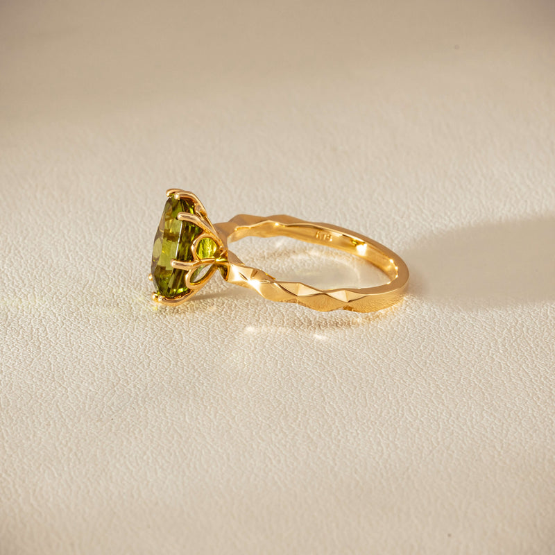 Deja Vu 18ct Yellow Gold 3.00ct Peridot Ring