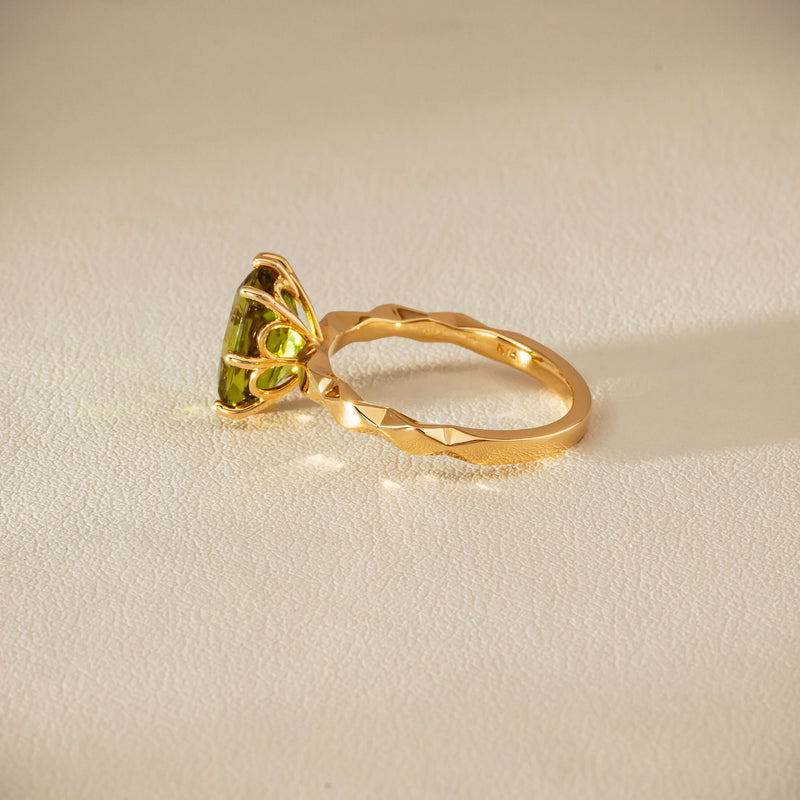 Deja Vu 18ct Yellow Gold 3.00ct Peridot Ring