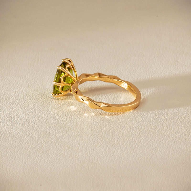 Deja Vu 18ct Yellow Gold 3.00ct Peridot Ring