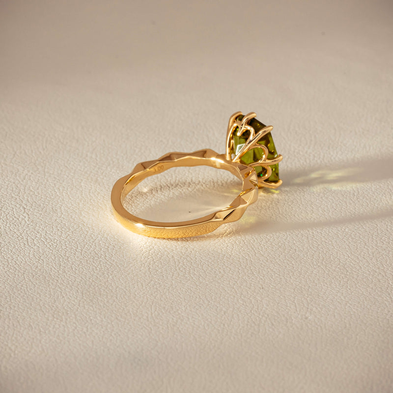 Deja Vu 18ct Yellow Gold 3.00ct Peridot Ring