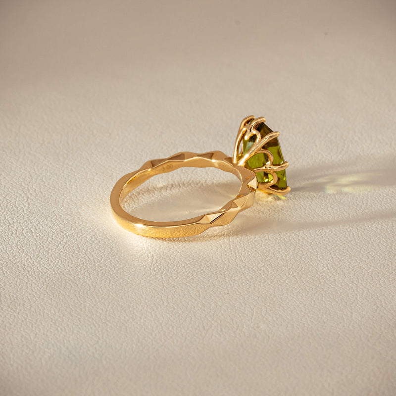 Deja Vu 18ct Yellow Gold 3.00ct Peridot Ring