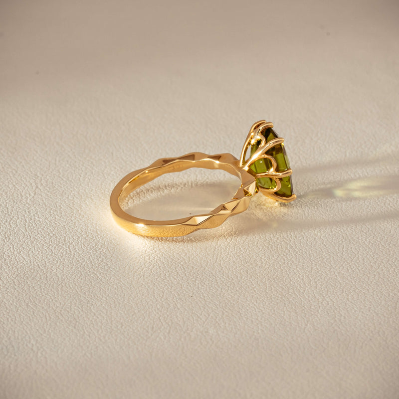 Deja Vu 18ct Yellow Gold 3.00ct Peridot Ring