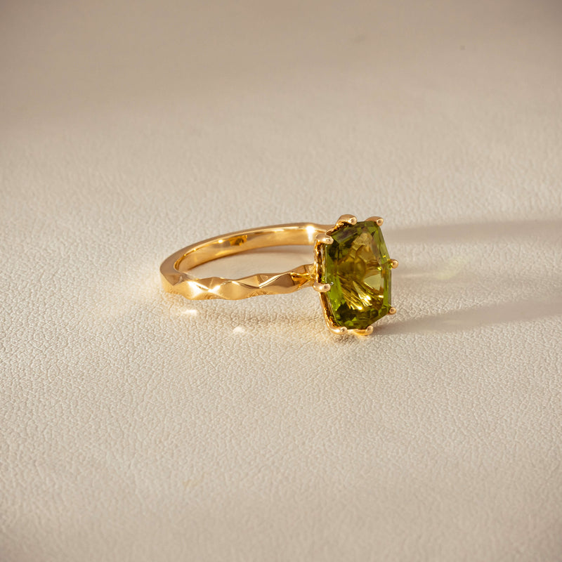 Deja Vu 18ct Yellow Gold 3.00ct Peridot Ring