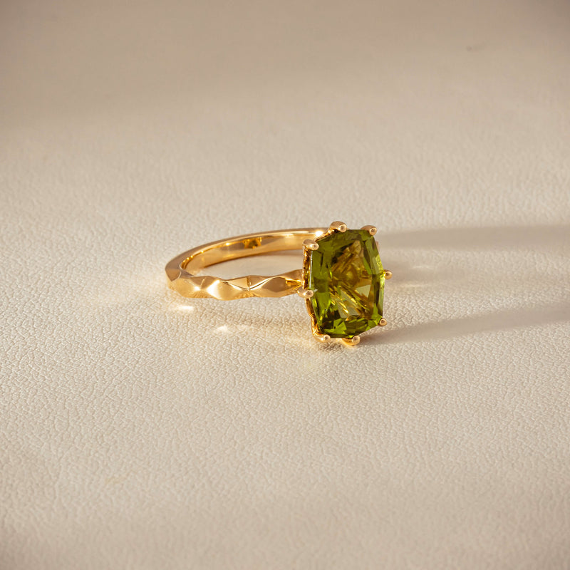 Deja Vu 18ct Yellow Gold 3.00ct Peridot Ring
