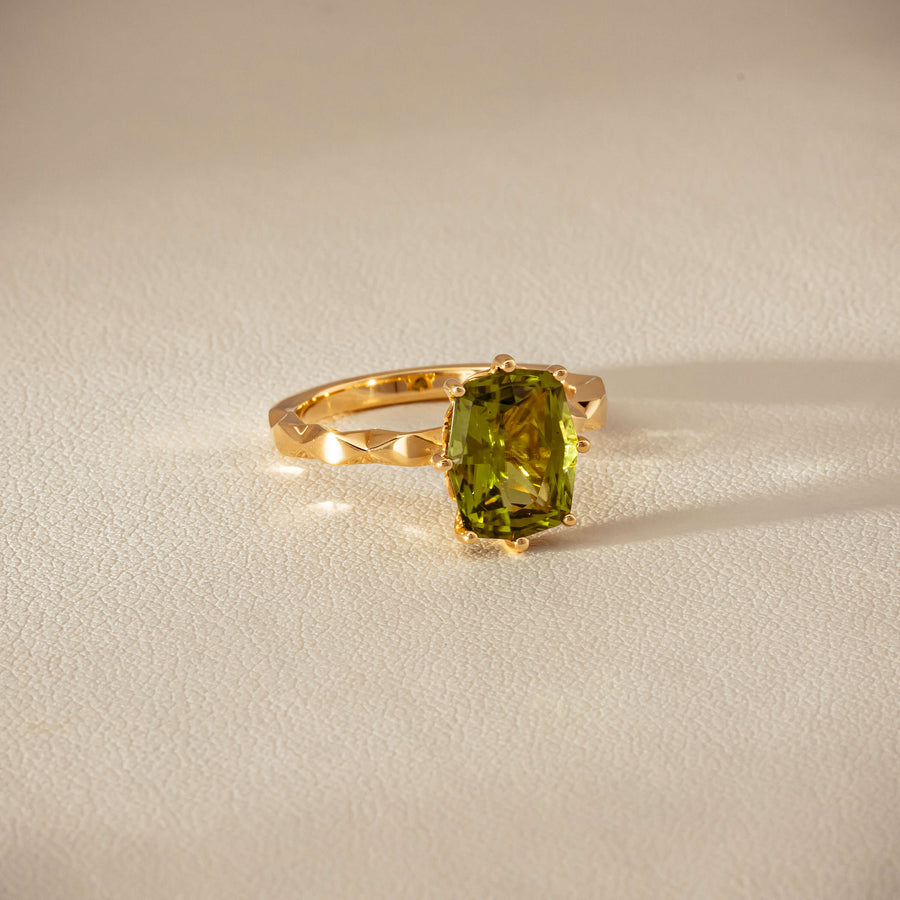 Deja Vu 18ct Yellow Gold 3.00ct Peridot Ring