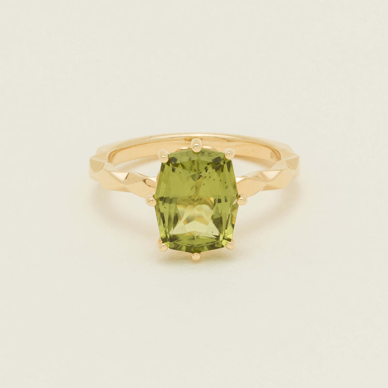 Deja Vu 18ct Yellow Gold 3.00ct Peridot Ring