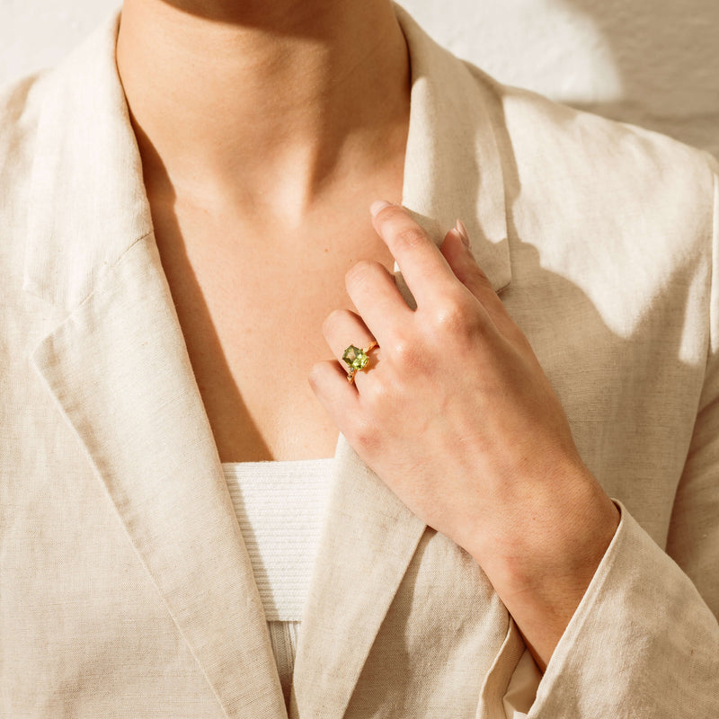 Deja Vu 18ct Yellow Gold 3.00ct Peridot Ring