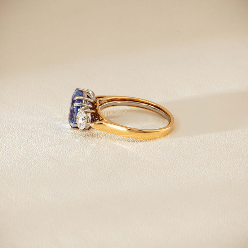 Deja Vu 18ct Yellow Gold 3.67ct Sapphire & Diamond Ring