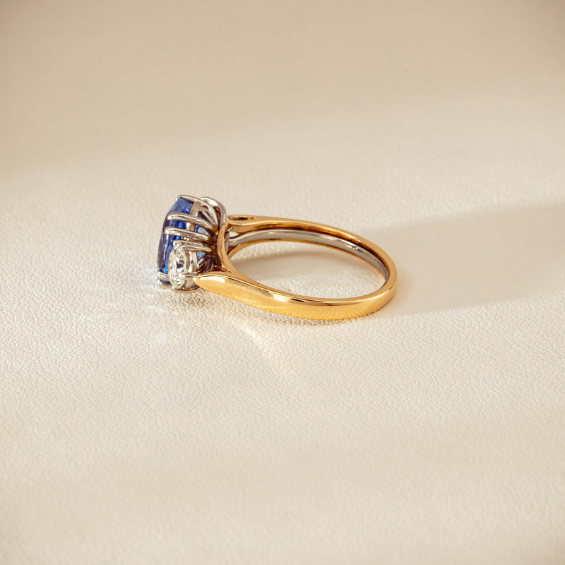 Deja Vu 18ct Yellow Gold 3.67ct Sapphire & Diamond Ring