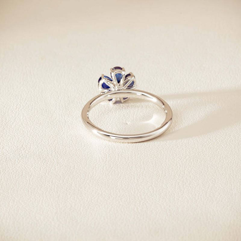 18ct White Gold Sapphire & Diamond Forget-Me-Not Ring