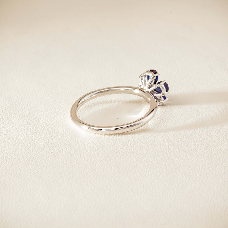 18ct White Gold Sapphire & Diamond Forget-Me-Not Ring