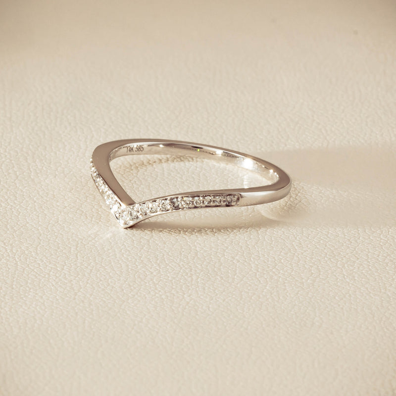 14ct White Gold Diamond Chevron Band