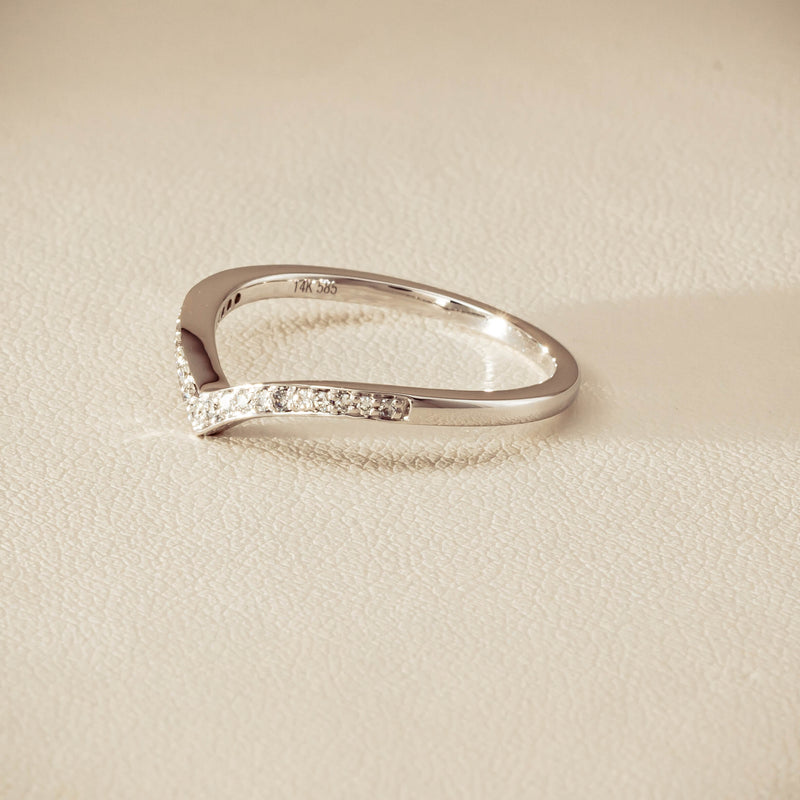 14ct White Gold Diamond Chevron Band